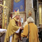 Medale „Pro Christo Rege Et Ecclesia”, czyli Dla Chrystusowego Królestwa i Kościoła. Medale wręcza biskup kielecki Jan Piotrowski / Marzena Mąkosa / Radio Kielce