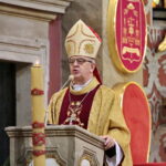 Medale „Pro Christo Rege Et Ecclesia”, czyli Dla Chrystusowego Królestwa i Kościoła. Biskup kielecki Jan Piotrowski / Marzena Mąkosa / Radio Kielce