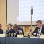 II sesja Sejmiku Województwa Świętokrzyskiego w Filharmonii Świętokrzyskiej. Na zdjęciu (od lewej): Henryk Milcarz, Marek Strzała, Mieczysław Gębski i Andrzej Pruś / Marzena Mąkosa / Radio Kielce