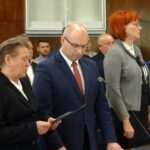 Inauguracyjna sesja Rady Powiatu Opatowskiego. Na zdjęciu (od lewej): radni PiS Alicja Frejlich, Tomasz Staniek, Małgorzata Jalowska, Bożena Kornacka / Emilia Sitarska / Radio Kielce