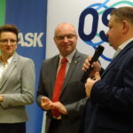 Opatów. Podpisanie umów w ramach Ogólnopolskiej Sieci Edukacyjnej, realizowanej przez Ministerstwo Cyfryzacji / Emilia Sitatrska / Radio Kielce