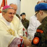 Ostrowiec Świętokrzyski. Uroczystości związane z obchodami 100 lat niepodległości Polski. Na zdjęciu: biskup sandomierski Krzysztof Nitkiewicz / Emilia Sitarska / Radio Kielce