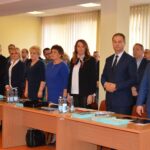 Inauguracyjna sesja Rady Powiatu Ostrowieckiego. Radni KWW Jarosława Górczyńskiego w Radzie Powiatu w Ostrowcu Świętokrzyskim / Emilia Sitarska / Radio Kielce