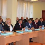 Inauguracyjna sesja Rady Powiatu Ostrowieckiego. Radni Prawa i Sprawiedliwości w Radzie Powiatu w Ostrowcu Świętokrzyskim / Emilia Sitarska / Radio Kielce