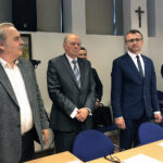 Sandomierz. Sesja Rady Powiatu Sandomierskiego. Na zdjęciu (od lewej): Stanisław Nasternak - były starosta, Wojciech Dzieciuch - wicestarosta, Marcin Piwnik - starosta / Grażyna Szlęzak-Wójcik / Radio Kielce