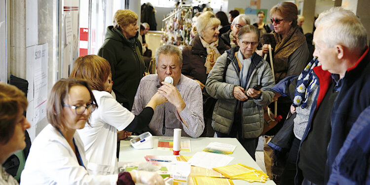 Akcja profilaktyczna „Koniec z dymkiem” organizowana w Świętokrzyskim Centrum Onkologii / Jarosław Kubalski / Radio Kielce