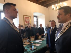 Burmistrz Marcin Marzec i przewodniczący Rady Miejskiej Wojciech Czerwiec / Grażyna Szlęzak-Wójcik / Radio Kielce