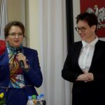 Spotkanie wojewody świętokrzyskiego Agaty Wojtyszek z zespołem „Mali Wojacy”. Wojewoda świętokrzyska Agaty Wojtyszek (z lewej) i wójt gminy Brody Marzena Bernat / UG Brody