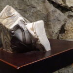 Wystawa wyrobów z krzemienia pasiastego w Podziemnej Trasie Turystycznej / Emilia Sitarska / Radio Kielce