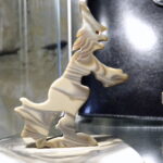 Wystawa wyrobów z krzemienia pasiastego w Podziemnej Trasie Turystycznej / Emilia Sitarska / Radio Kielce