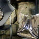 Wystawa wyrobów z krzemienia pasiastego w Podziemnej Trasie Turystycznej / Emilia Sitarska / Radio Kielce