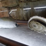 Wystawa wyrobów z krzemienia pasiastego w Podziemnej Trasie Turystycznej / Emilia Sitarska / Radio Kielce