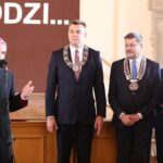 Spotkanie opłatkowe biskupa sandomierskiego Krzysztofa Nitkiewicza z samorządowcami, politykami, przedstawicielami miejscowych instytucji kultury i przedsiębiorcami. Od lewej: biskup Krzysztof Nitkiewicz, burmistrz Marcin Marzec, przewodniczący Rady Miasta Wojciech Czerwiec, wiceprzewodniczący  Rady Miasta   Jerzy Żyła, wiceprzewodniczący  Rady Piotr Chojnacki , starosta sandomierski Marcin Piwnik / Grażyna Szlęzak-Wójcik / Radio Kielce