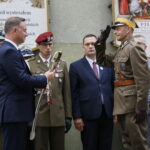 Uroczysty apel na ul. Oleandry. Na zdjęciu: Andrzej Duda - prezydent Rzeczypospolitej Polskiej i Dionizy Krawczyński - komendant Marszu Szlakiem Pierwszej Kompanii Kadrowej / Marzena Mąkosa / Radio Kielce