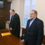 Proces byłego starosty opatowskiego Bogusława Włodarczyka. Od lewej: adwokat Bogdan Michalak, Bogusław Włodarczyk, były starosta opatowski / Michał Kita / Radio Kielce