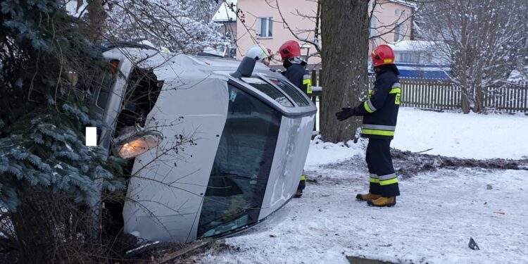 Wypadek w Parszowie przy ul. Kamieniczki / KP PSP Starachowice