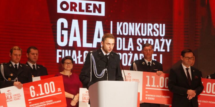Gala konkursu Orlen dla Straży Pożarnej w Targach Kielce. Na zdjęciu: Adam Osiek / Marzena Mąkosa / Radio Kielce