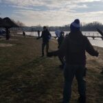 Kąpiel Morsów w zalewie w Radzanowie / Marta Gajda / Radio Kielce