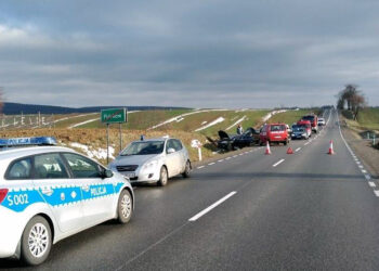 Wypadek na drodze krajowej nr 74 w miejscowości Piórków w powiecie opatowskim / Policja