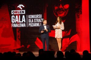 Gala konkursu Orlen dla Straży Pożarnej w Targach Kielce. Na zdjęciu (od lewej): Karol Gnat i Izabela Chrzan / Marzena Mąkosa / Radio Kielce