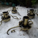 Choinki żywe i sztuczne na targu w Ostrowcu Świętokrzyskim / Emilia Sitarska / Radio Kielce