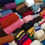 Szalik, beret czy serwetka? Zabawa z włóczką to dobry pomysł na jesienne wieczory