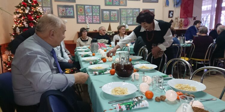 Spotkanie wigilijne podopiecznych Świętokrzyskiego Stowarzyszenia Pomocy Osobom z Chorobą Parkinsona / Iwona Murawska / Radio Kielce