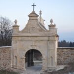 Święty Krzyż. Zakończył się remont bramy wschodniej Bazyliki na Świętym Krzyżu / ojciec Dariusz Malajka