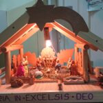 Szopka bożonarodzeniowa wykonana przez Michała Radka z Kostomłotów trafiła do podopiecznych Ogniska Wychowawczego Caritas w Jędrzejowie / Ewa Pociejowska-Gawęda / Radio Kielce