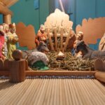 Szopka bożonarodzeniowa wykonana przez Michała Radka z Kostomłotów trafiła do podopiecznych Ogniska Wychowawczego Caritas w Jędrzejowie / Ewa Pociejowska-Gawęda / Radio Kielce