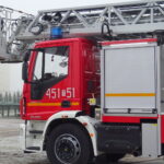 Wóz bojowy z drabiną o długości 37 metrów trafił do jednostki ratowniczo-gaśniczej nr 1 Komendy Państwowej Straży Pożarnej w Ostrowcu Świętokrzyskim / Emilia Sitarska / Radio Kielce