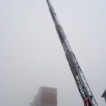 Wóz bojowy z drabiną o długości 37 metrów trafił do jednostki ratowniczo-gaśniczej nr 1 Komendy Państwowej Straży Pożarnej w Ostrowcu Świętokrzyskim / Emilia Sitarska / Radio Kielce