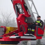 Wóz bojowy z drabiną o długości 37 metrów trafił do jednostki ratowniczo-gaśniczej nr 1 Komendy Państwowej Straży Pożarnej w Ostrowcu Świętokrzyskim / Emilia Sitarska / Radio Kielce