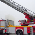 Wóz bojowy z drabiną o długości 37 metrów trafił do jednostki ratowniczo-gaśniczej nr 1 Komendy Państwowej Straży Pożarnej w Ostrowcu Świętokrzyskim / Emilia Sitarska / Radio Kielce