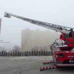 Wóz bojowy z drabiną o długości 37 metrów trafił do jednostki ratowniczo-gaśniczej nr 1 Komendy Państwowej Straży Pożarnej w Ostrowcu Świętokrzyskim / Emilia Sitarska / Radio Kielce