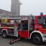 Wóz bojowy z drabiną o długości 37 metrów trafił do jednostki ratowniczo-gaśniczej nr 1 Komendy Państwowej Straży Pożarnej w Ostrowcu Świętokrzyskim / Emilia Sitarska / Radio Kielce