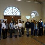 Starachowice. Podsumowanie projektu "Stulecie nieoczywiste. Starosta starachowickich Dariusz Dąbrowski (pierwszy z lewej) i laureaci konkursu / Anna Głąb / Radio Kielce