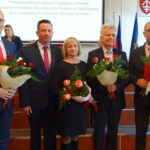 Od lewej: Tomasz Puchrowicz - członek zarządu, Paweł Faryna - starosta powiatu jędrzejowskiego, Maria Barańska - wicestarosta powiatu jędrzejowskiego, Marek Banasik - członek zarządu i Jarosław Krawczyk - członek zarządu / Ewa Pociejowska-Gawęda / Radio Kielce