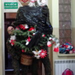 Żołnierze przywieźli choinkę do Ogniska Wychowawczego Caritas w Jędrzejowie / Ewa Pociejowska-Gawęda / Radio Kielce