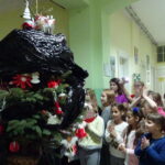 Żołnierze przywieźli choinkę do Ogniska Wychowawczego Caritas w Jędrzejowie / Ewa Pociejowska-Gawęda / Radio Kielce