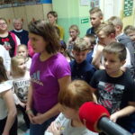 Żołnierze przywieźli choinkę do Ogniska Wychowawczego Caritas w Jędrzejowie / Ewa Pociejowska-Gawęda / Radio Kielce