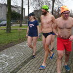 Kąpiel morsów w jędrzejowskim zalewie / Ewa Pociejowska-Gawęda / Radio Kielce