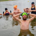 Kąpiel morsów w jędrzejowskim zalewie / Ewa Pociejowska-Gawęda / Radio Kielce