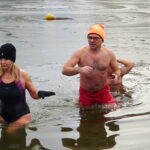 Kąpiel morsów w jędrzejowskim zalewie / Ewa Pociejowska-Gawęda / Radio Kielce