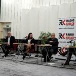 Studio Polityczne. Na zdjęciu (od lewej): Marek Kwitek - PiS, Lucjan Pietrzczyk - PO, Dorota Jarońska - Kukiz'15, Czesław Siekierski - PSL i Piotr Kopacz - Nowoczesna / Karol Żak / Radio Kielce