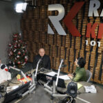 Rozmowa Dnia. Janusz Knap - prezes zarządu Radia Kielce, ksiądz Krzysztof Banasik - zastępca dyrektora Caritas Diecezji Kieleckiej, Magdalena Sitek - Radio Kielce / Robert Felczak / Radio Kielce