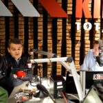 Akcja "Choinka pod choinkę 2018". Dzień pierwszy. Profesor Jacek Semaniak - rektor UJK i Paweł Solarz / Karol Żak / Radio Kielce