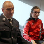 Choinka pod choinkę. Trzeci dzień akcji. W studiu Rafał Rożkowicz, naczelnik OSP z Woli Morawickiej wraz z dziewczętami z Młodzieżowej Drużyny Pożarniczej / Kamil Król / Radio Kielce