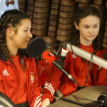 Choinka pod choinkę. Trzeci dzień akcji. W studiu Rafał Rożkowicz, naczelnik OSP z Woli Morawickiej wraz z dziewczętami z Młodzieżowej Drużyny Pożarniczej / Kamil Król / Radio Kielce