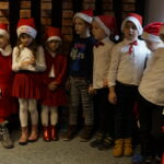 Kielce. Choinka pod choinkę. Dzień czwarty akcji. Na zdjęciu przedszkolaki z Prywatnego Przedszkola imienia Kardynała Pietro Marcellino Corradini / Aneta Cielibała-Gil / Radio Kielce
